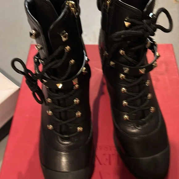 Valentino black combat boots. Size 40. - Picture 4 of 8